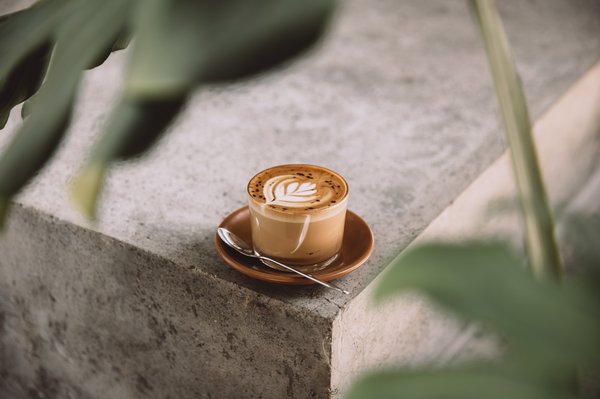 Table en béton ciré : une touche d'élégance artisanale